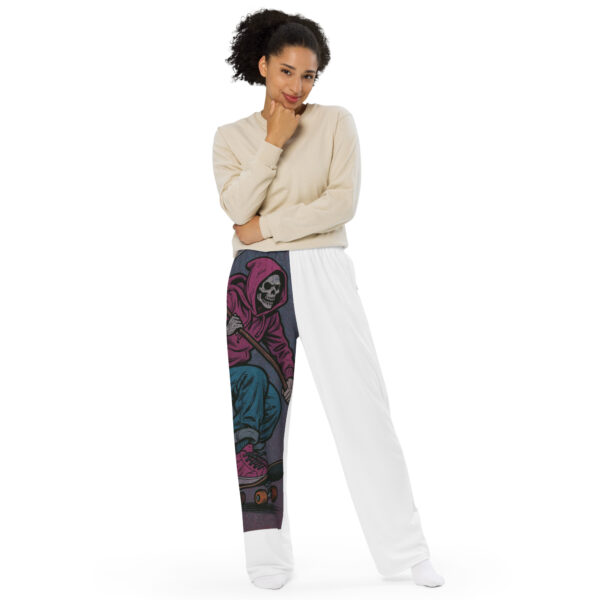 Unisex-Hose mit weiten Beinen und Allover-Druck